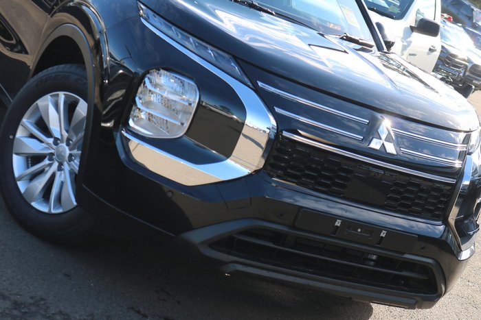 2025 Mitsubishi Outlander ES