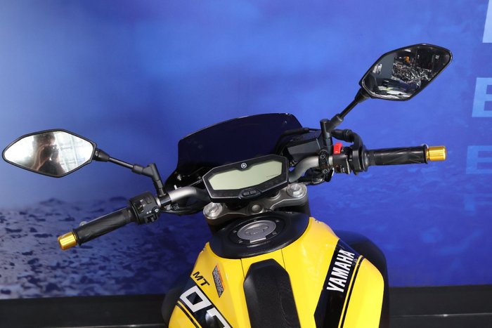 2015 Yamaha MT-07 LA Yellow