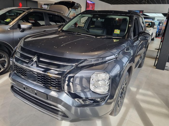 2025 Mitsubishi Outlander LS