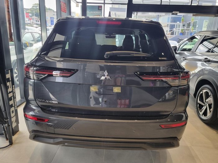 2025 Mitsubishi Outlander LS