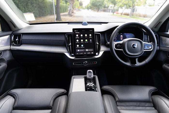 2025 Volvo XC90 Ultra B5 Dark