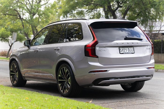 2025 Volvo XC90 Ultra B5 Dark