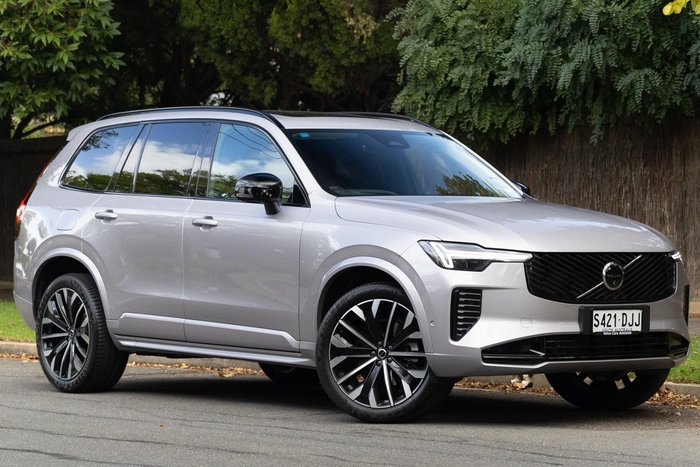2025 Volvo XC90 Ultra B5 Dark