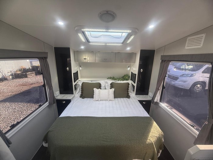 2023 Olympic Marathon Triple Bunk 18Ft (5.5M)