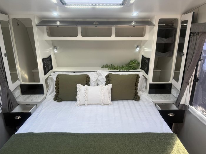 2023 Olympic Marathon Triple Bunk 18Ft (5.5M)