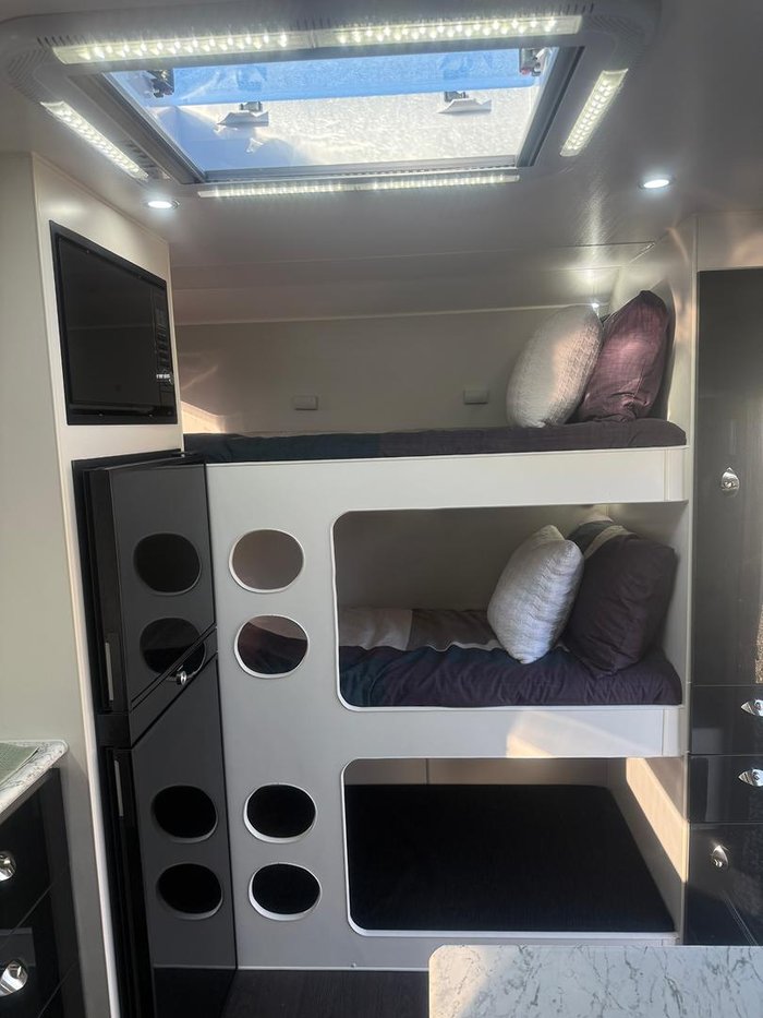 2023 Olympic Marathon Triple Bunk 18Ft (5.5M)