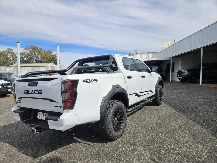 2026 Isuzu D-MAX BLADE