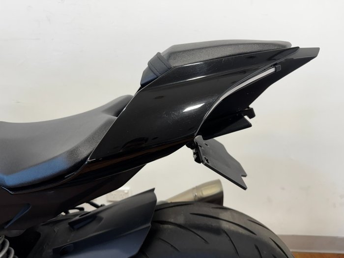 2023 Yamaha YZF-R1 Black