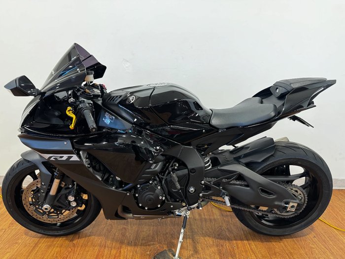 2023 Yamaha YZF-R1 Black