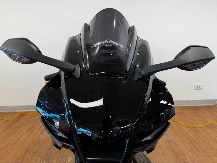2023 Yamaha YZF-R1 Black