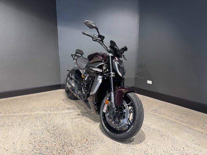 2025 Ducati DIAVEL V4 BLACK