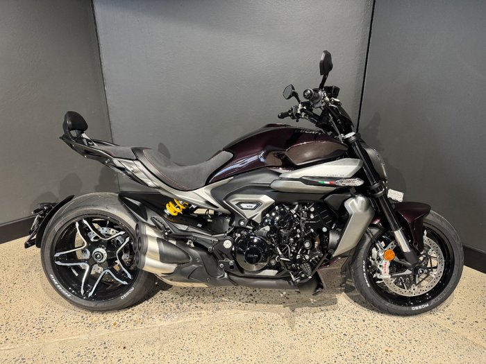 2025 Ducati DIAVEL V4 BLACK