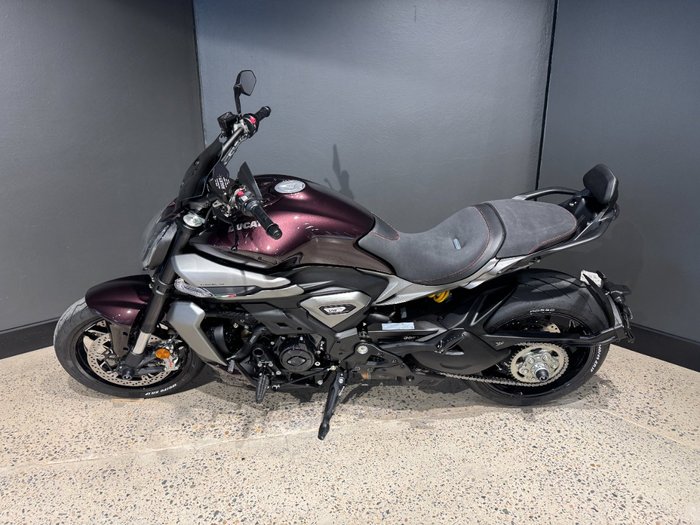 2025 Ducati DIAVEL V4 BLACK