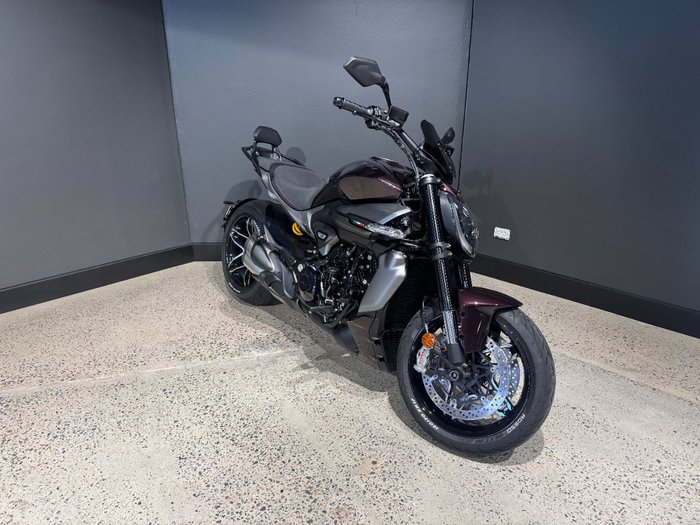 2025 Ducati DIAVEL V4 BLACK