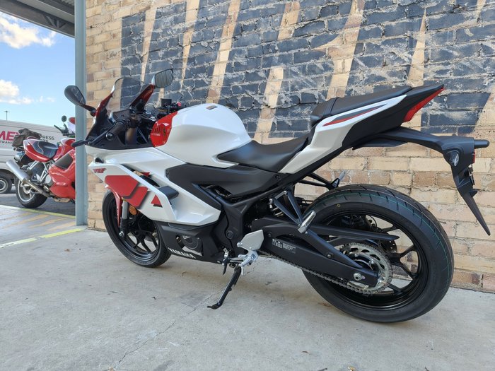 2026 YAMAHA YZF-R3 70TH ANNIVERSARY ROAD WHITE