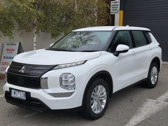 2023 Mitsubishi Outlander ES