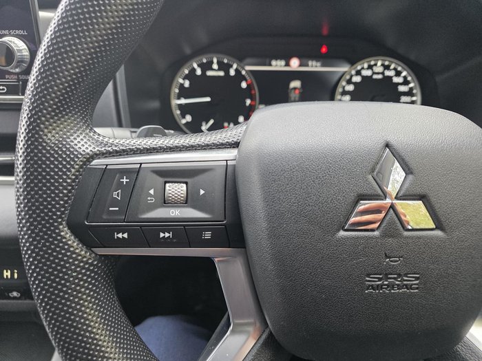 2023 Mitsubishi Outlander ES