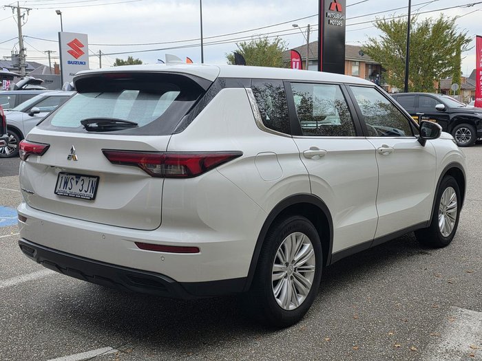 2023 Mitsubishi Outlander ES