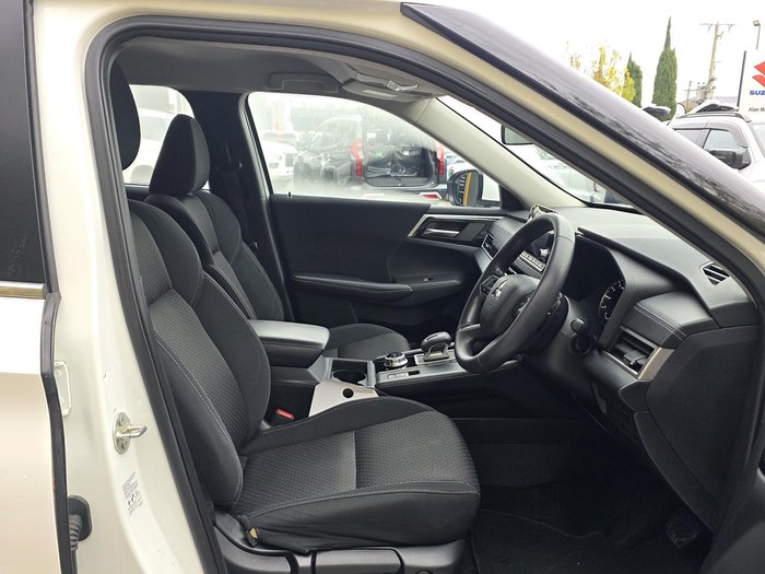2023 Mitsubishi Outlander ES