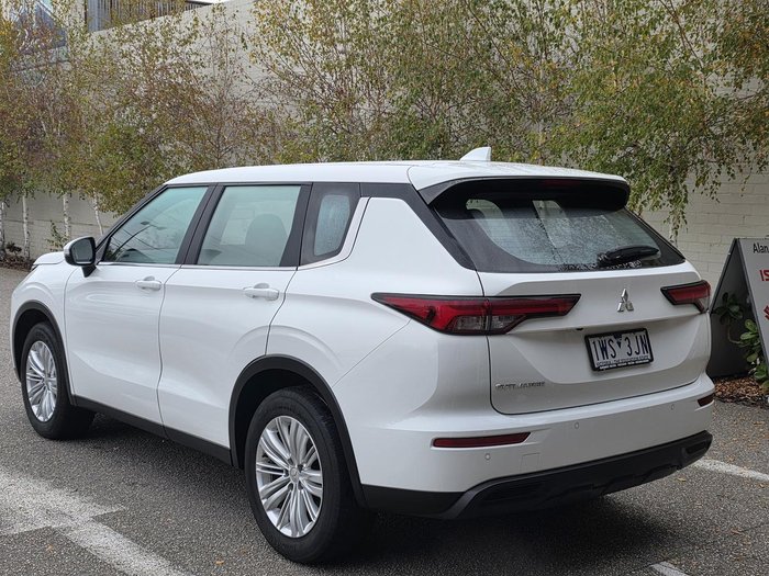 2023 Mitsubishi Outlander ES
