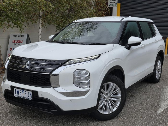 2023 Mitsubishi Outlander ES