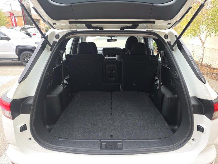 2023 Mitsubishi Outlander ES