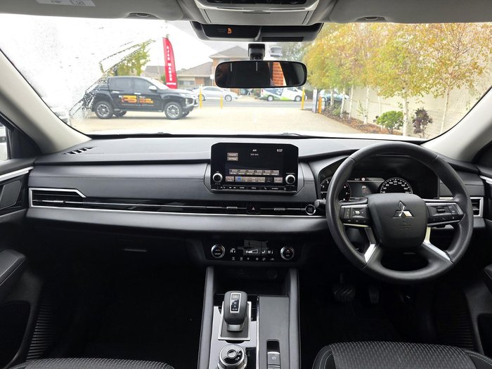 2023 Mitsubishi Outlander ES