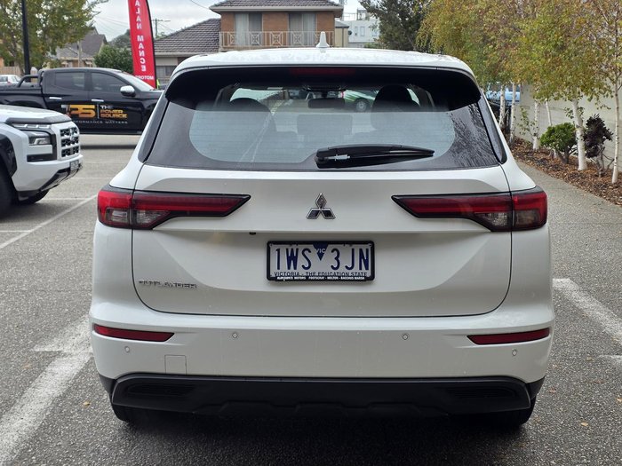 2023 Mitsubishi Outlander ES