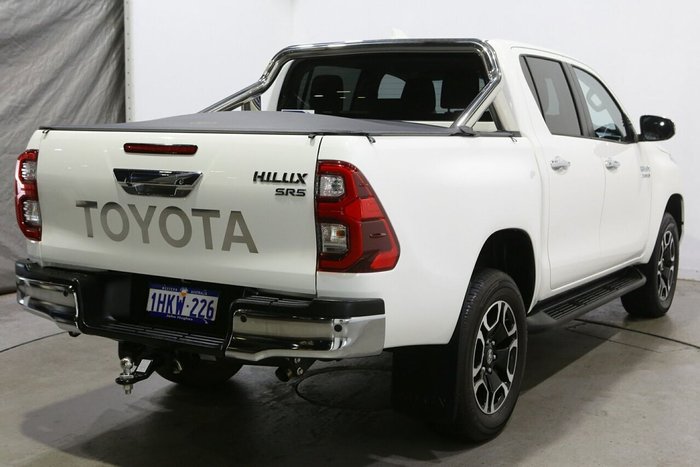 2021 Toyota Hilux SR5
