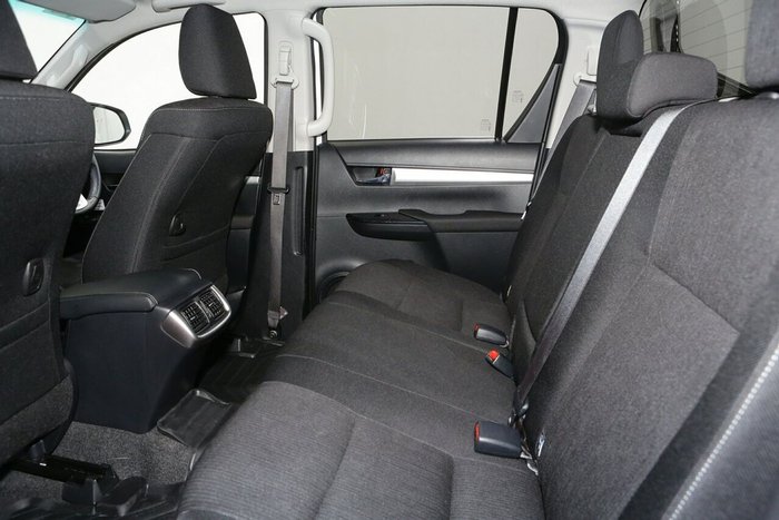 2021 Toyota Hilux SR5