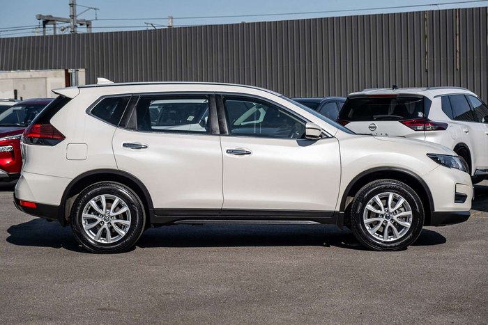2022 Nissan X-TRAIL ST