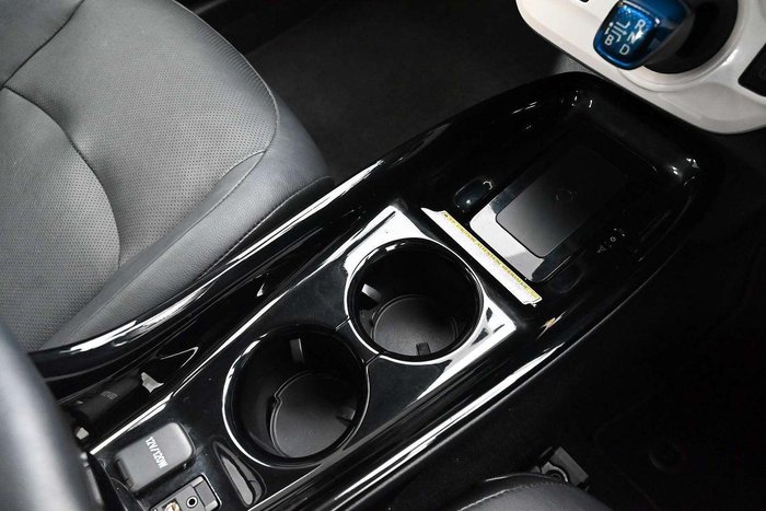 2016 Toyota Prius i-Tech