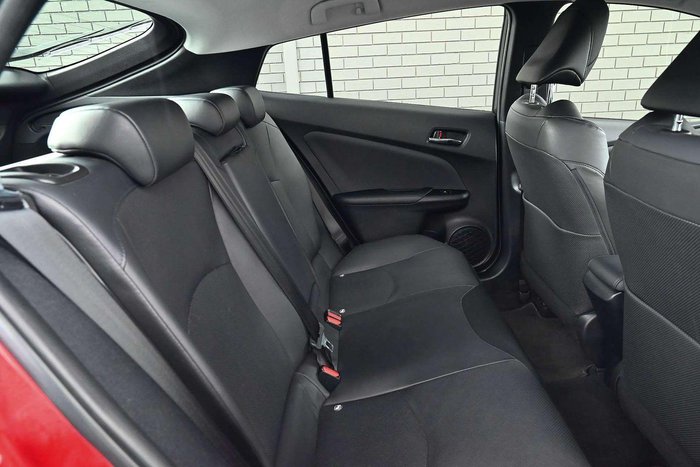 2016 Toyota Prius i-Tech
