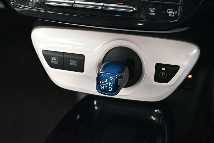 2016 Toyota Prius i-Tech