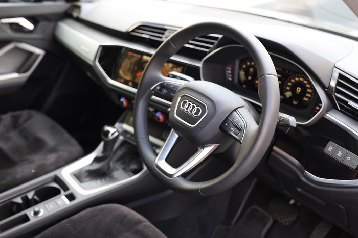 2025 Audi Q3 35 TFSI S line edition
