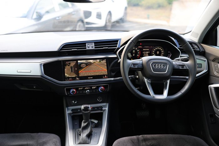 2025 Audi Q3 35 TFSI S line edition