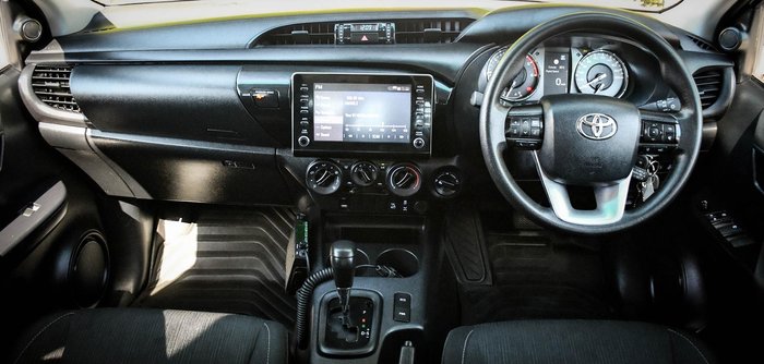 2022 Toyota Hilux SR