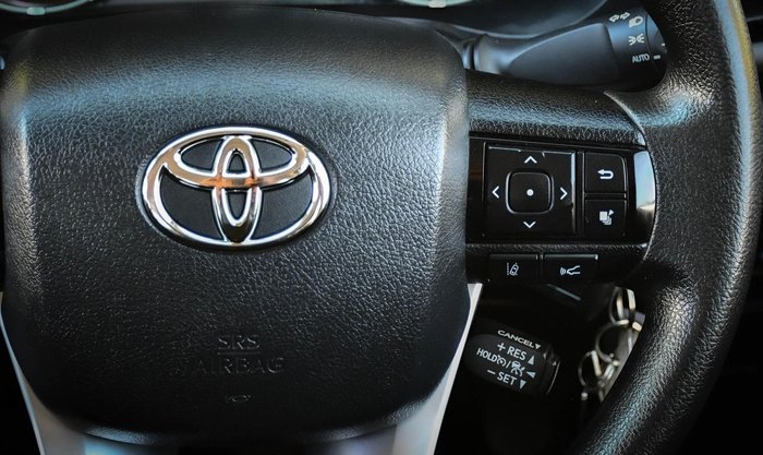 2022 Toyota Hilux SR