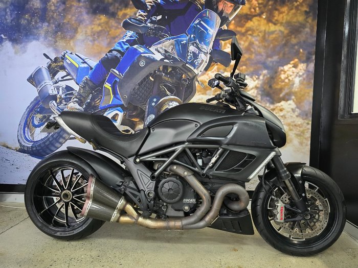 2013 DUCATI DIAVEL CARBON BLACK