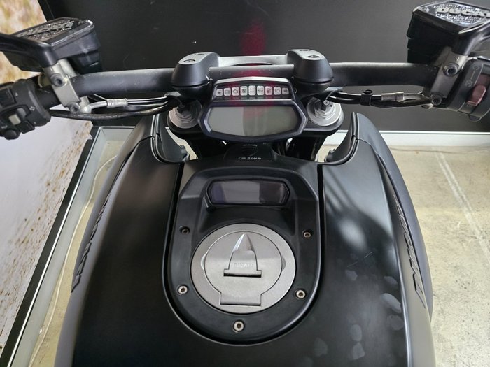 2013 DUCATI DIAVEL CARBON BLACK