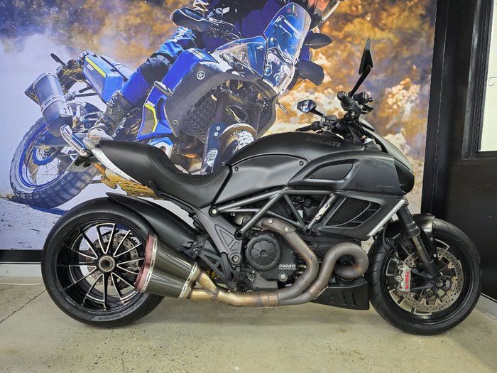 2013 DUCATI DIAVEL CARBON BLACK