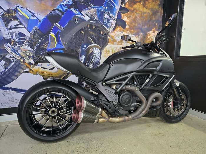 2013 DUCATI DIAVEL CARBON BLACK