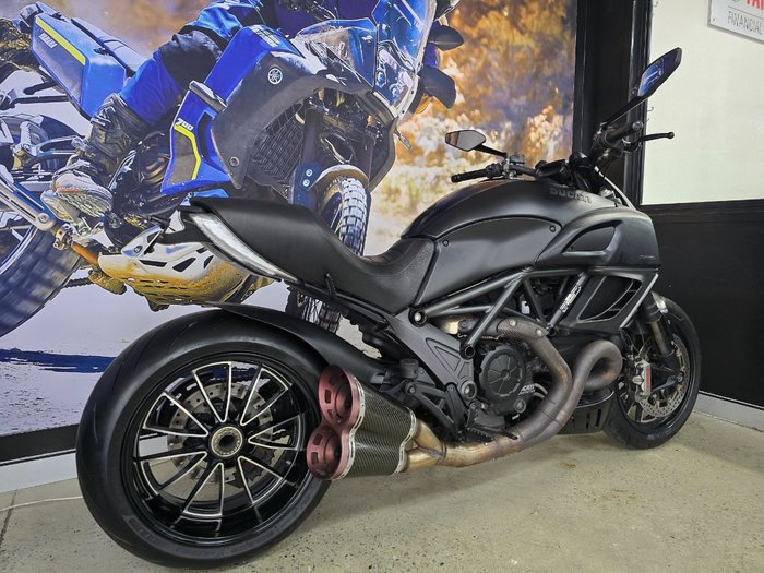 2013 DUCATI DIAVEL CARBON BLACK