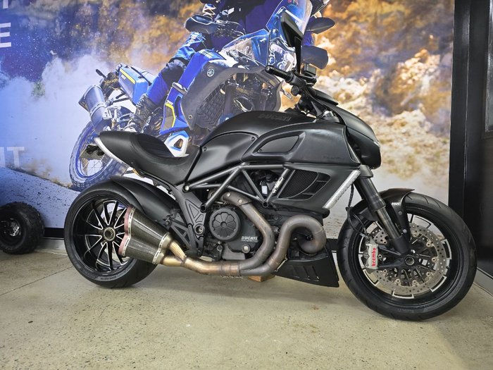 2013 DUCATI DIAVEL CARBON BLACK