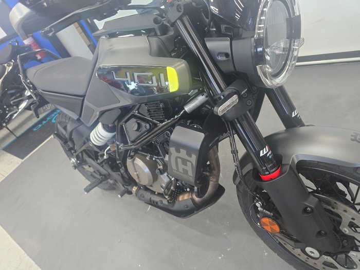 2025 Husqvarna SVARTPILEN 401 Black