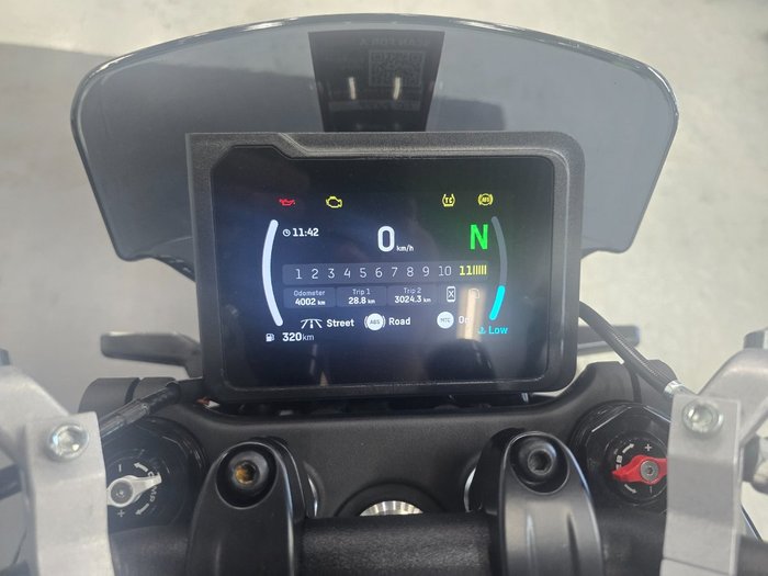 2025 Husqvarna SVARTPILEN 401 Black
