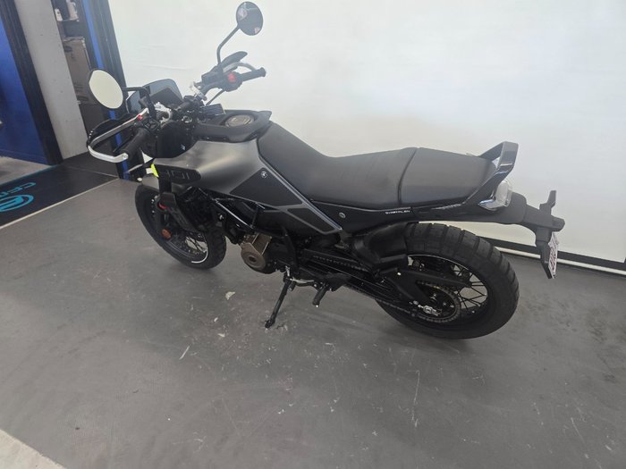 2025 Husqvarna SVARTPILEN 401 Black