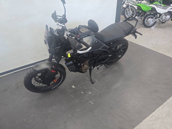 2025 Husqvarna SVARTPILEN 401 Black