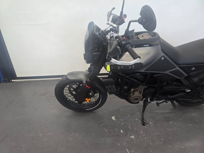 2025 Husqvarna SVARTPILEN 401 Black