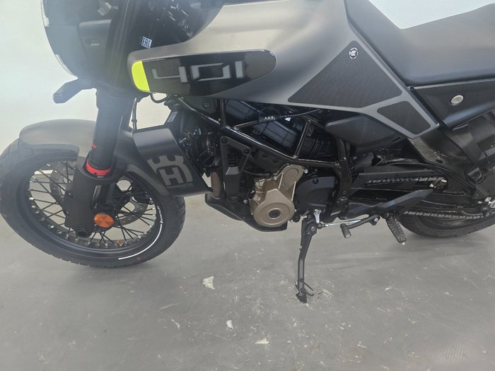 2025 Husqvarna SVARTPILEN 401 Black